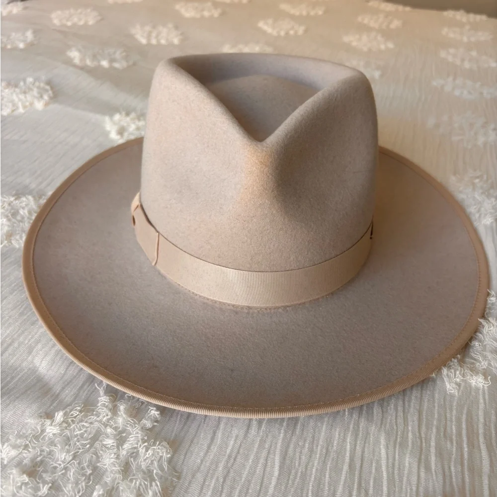 GIGI PIP Tan and Black Hat - Picture 5 of 7